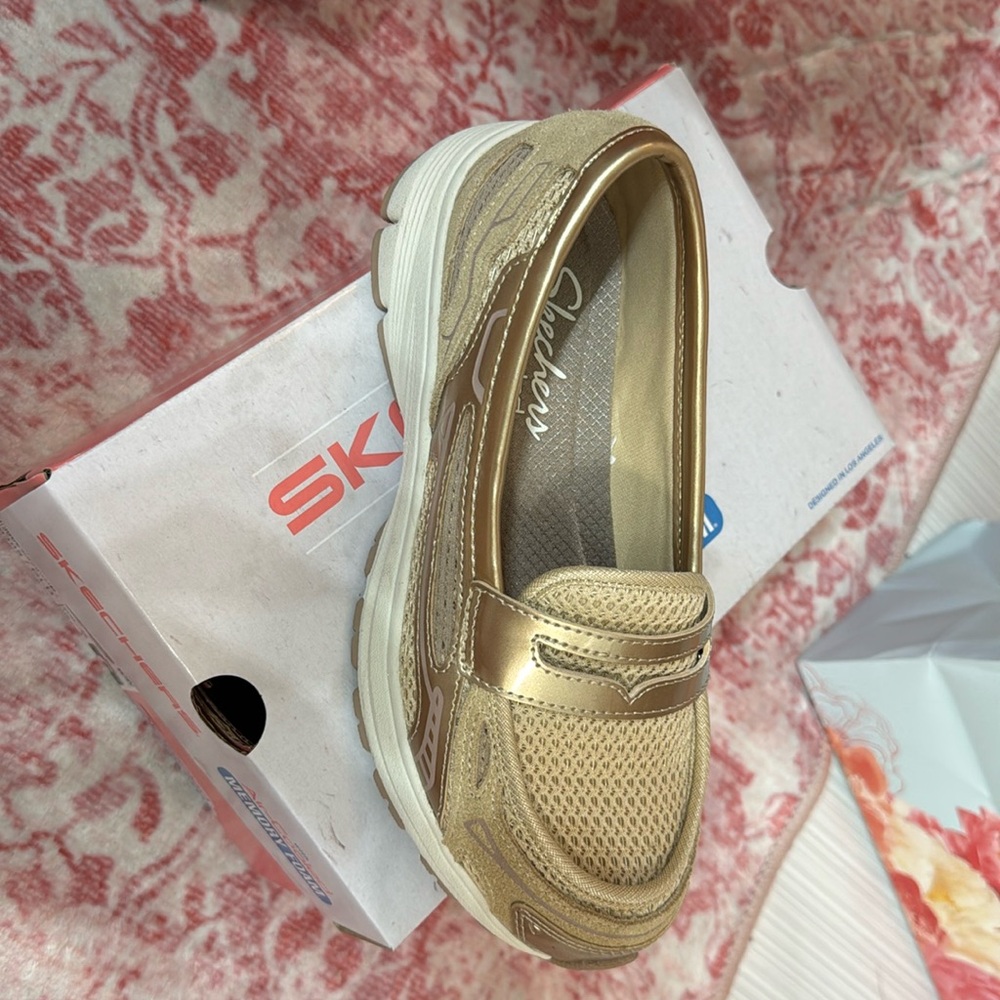 Skechers Var-City Gold Air-Cooled Memory Foam Shoes – Women’s Size 6